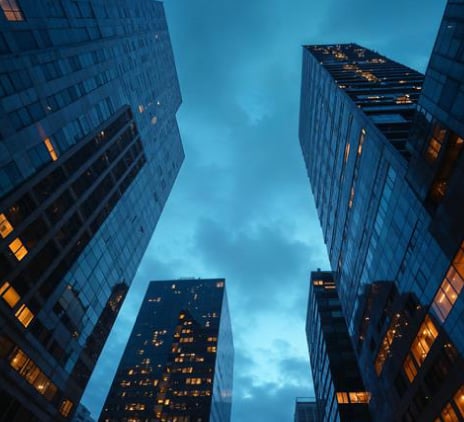 predios em uma tarde azulada