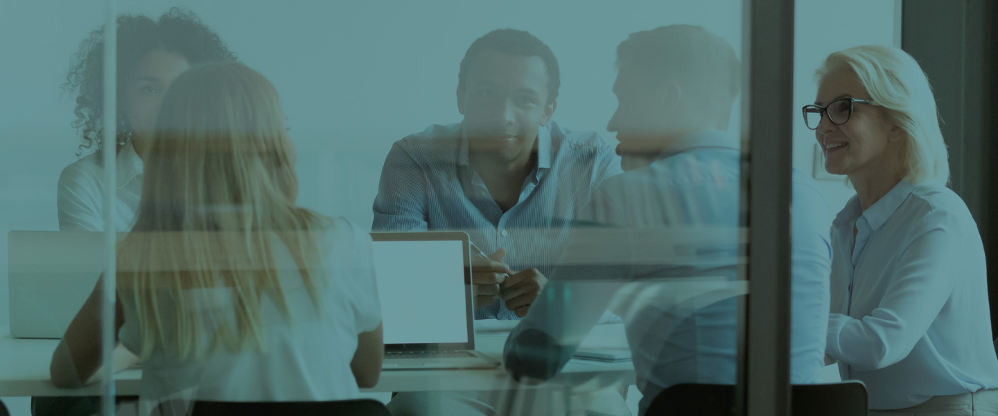 At Grant Thornton, we work to help organizations cause a positive impact when delivering their results. That is the reason we count on a team of experts in Governance, Risks, and Compliance (GRC) experienced in several industries. We also count on strategic partners such as BR Rating Governance - which consists of partners and associates with solid executive background , and members of management, tax, consulting boards, and committee members – in order to complement our expertise and offer complete solutions to our clients.