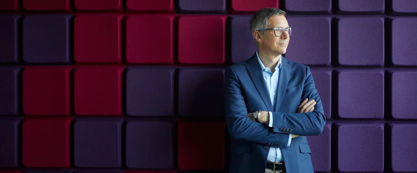 Homem posando para foto