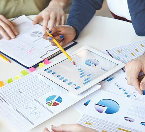 equipe organizando projeto 