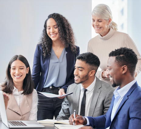 Grupo de socios conversando 