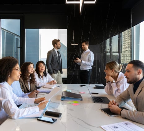 Equipe reunida para reunião 