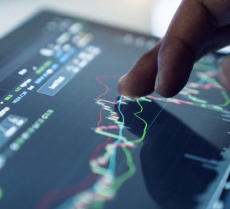 contas e numeros em computador 