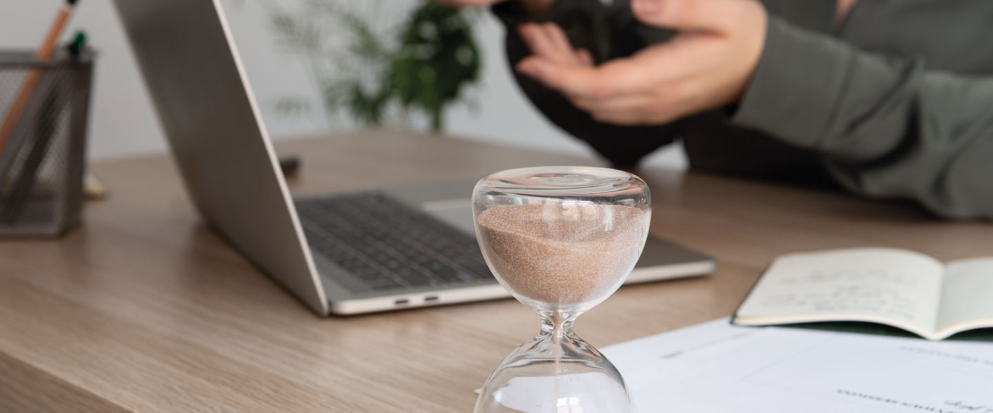 computador e marcador de tempo