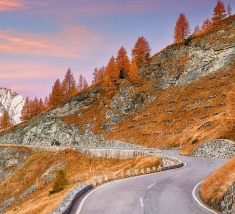 Estrada em algum lugar da europa