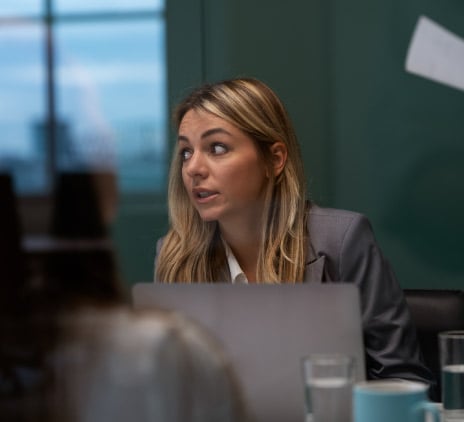 Propmark | Igualdade feminina avança, mas liderança ainda é desafio no mercado