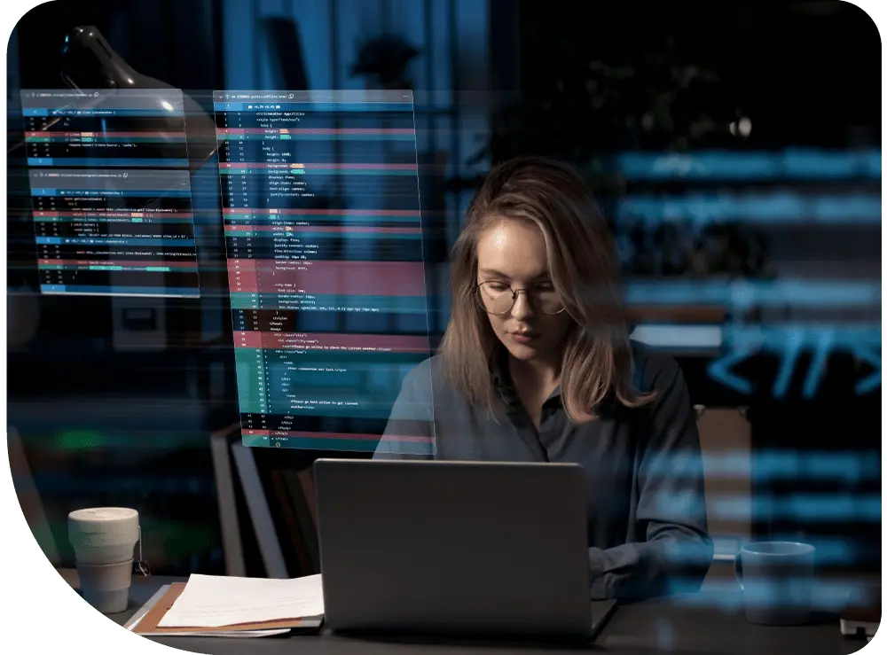 Moça mexendo com Cybersegurança