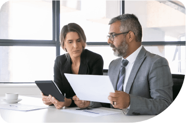 Líderes analisando resultados